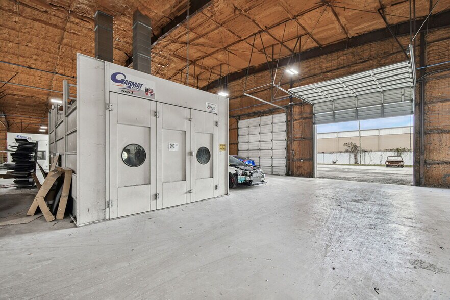 More Photos Of 4811 W Sligh Ave, Tampa Warehouse For Lease