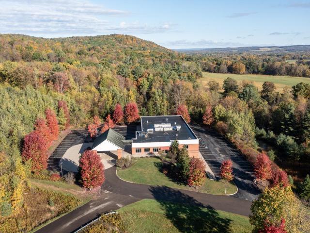 More Photos Of 10 Timberview Ln, Russell Medical For Sale