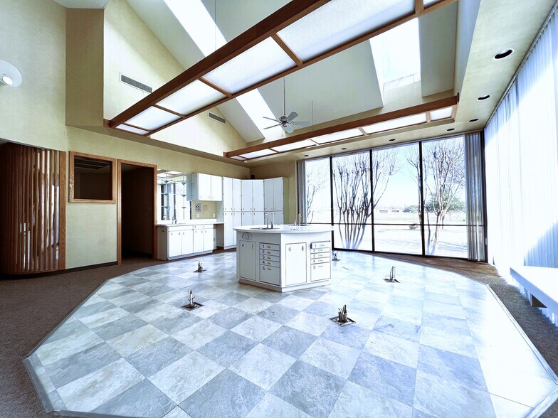 More Photos Of 1231 E Belt Line Rd, Richardson Medical For Lease