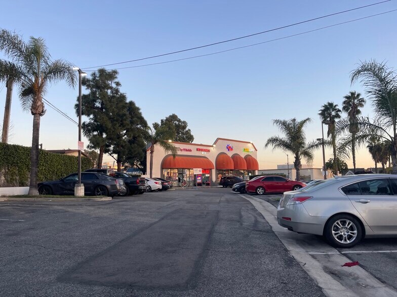 More Photos Of 2620 Long Beach Blvd, Long Beach Unknown For Lease