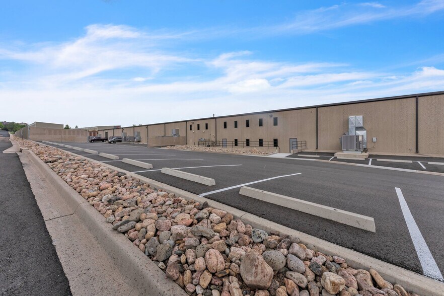 More Photos Of 2150 Garden of the Gods Rd, Colorado Springs Showroom For Lease