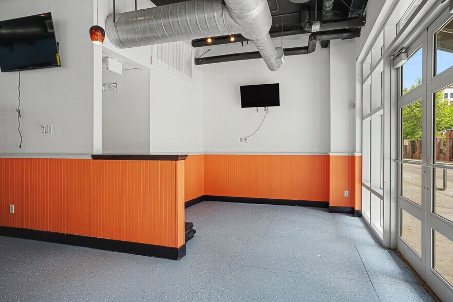 More Photos Of 110 W Bryan St, Savannah Freestanding For Lease