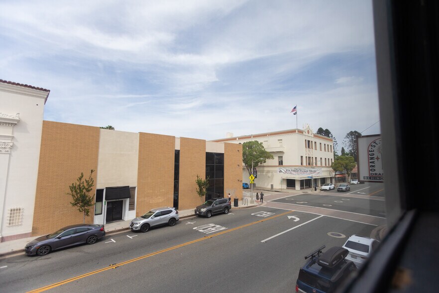 More Photos Of 10 Plaza Sq, Orange Storefront Retail Office For Lease