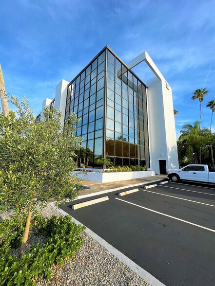 More Photos Of 5999 Central Ave, Saint Petersburg Office For Lease