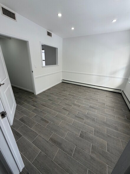 More Photos Of 3084 Brighton 13Th St, Brooklyn Office Residential For Lease