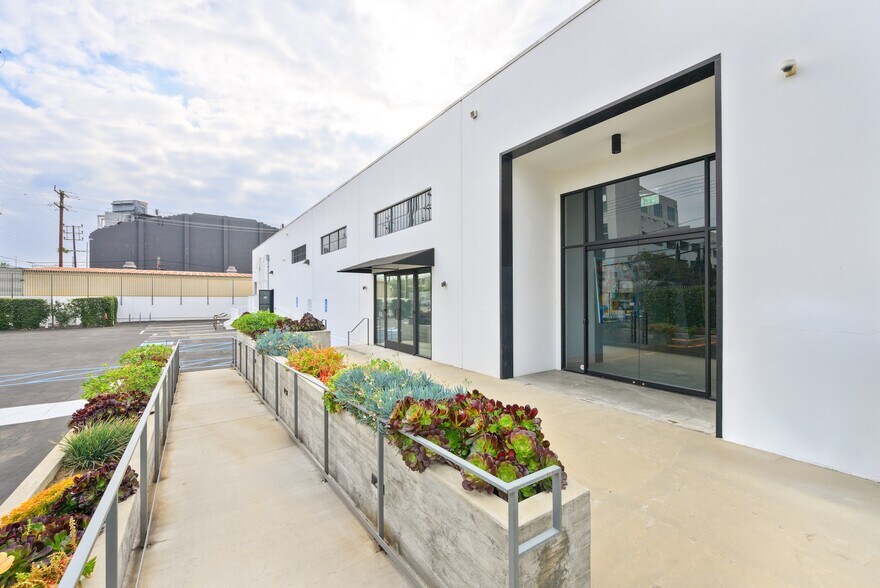 More Photos Of 905 Lillian way, Los Angeles Loft Creative Space For Lease