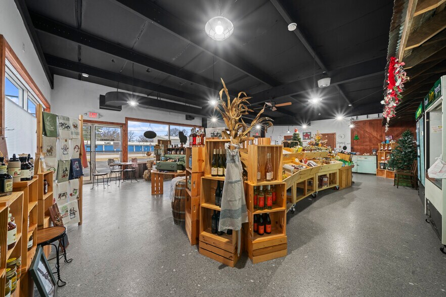 More Photos Of 225 W Market St, Somonauk General Retail For Sale