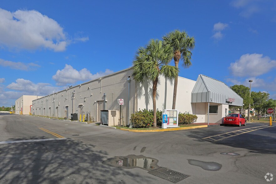 More Photos Of 10000-10098 W Mcnab Rd, Tamarac Unknown For Lease