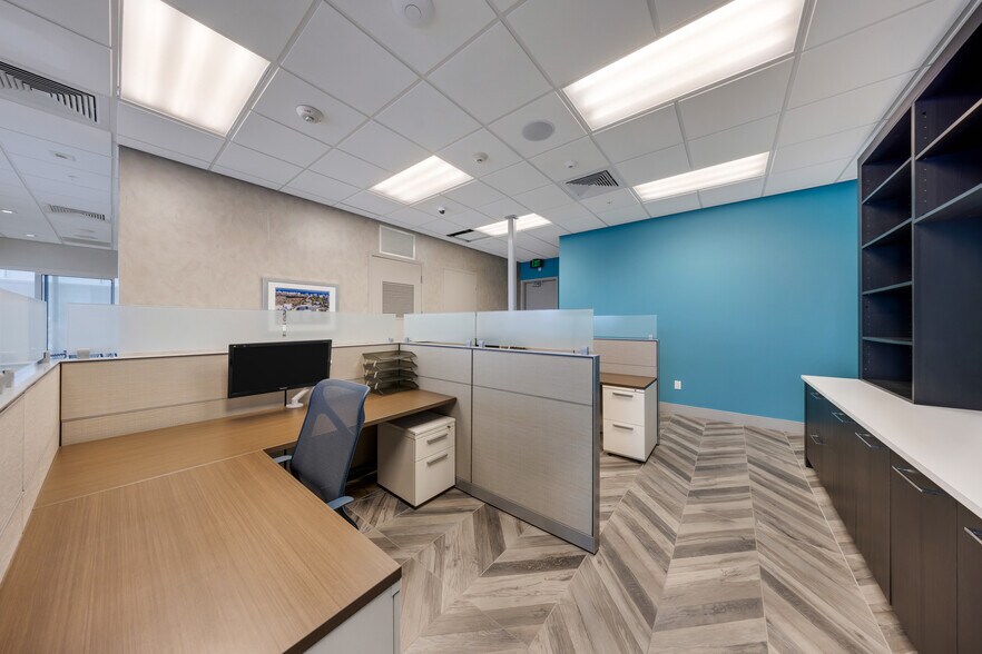 More Photos Of 2920-2950 NE 207th St, Aventura Unknown For Lease