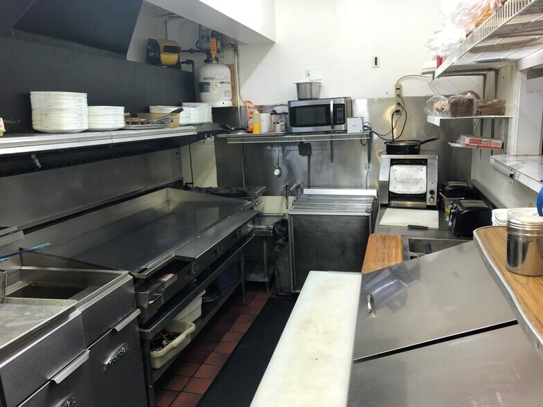 More Photos Of 499 Hill St, Green Lake Restaurant For Sale