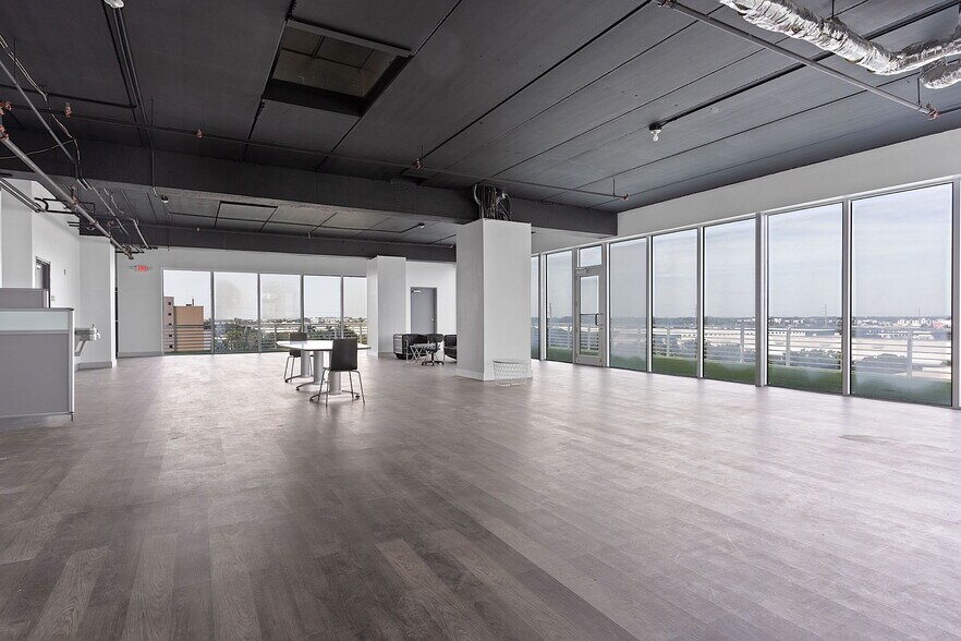 More Photos Of 10450 NW 33rd St, Doral Office For Sale