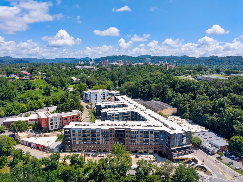 More Photos Of 146 Roberts St, Asheville Apartments For Lease