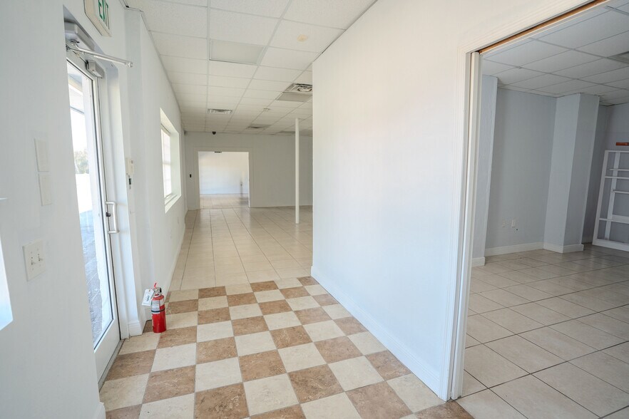 More Photos Of 5995 N Courtenay Pky, Merritt Island Light Manufacturing For Sale