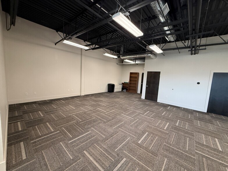 More Photos Of 1550 S Distribution Dr, Salt Lake City Flex For Lease