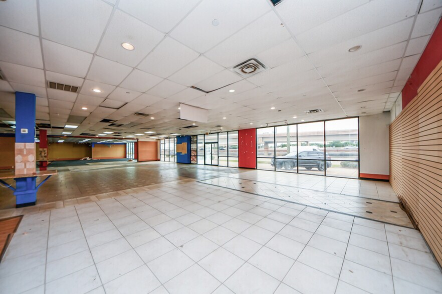 More Photos Of 12002 Southwest Fwy, Meadows Place Freestanding For Lease
