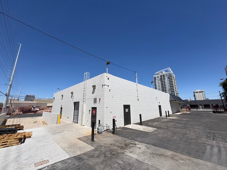 More Photos Of 900 S Main St, Las Vegas Office For Lease