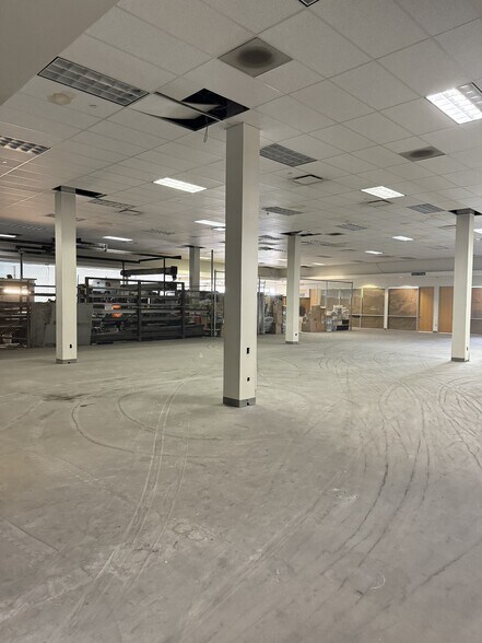 More Photos Of 15001 S Figueroa St, Gardena Distribution For Lease
