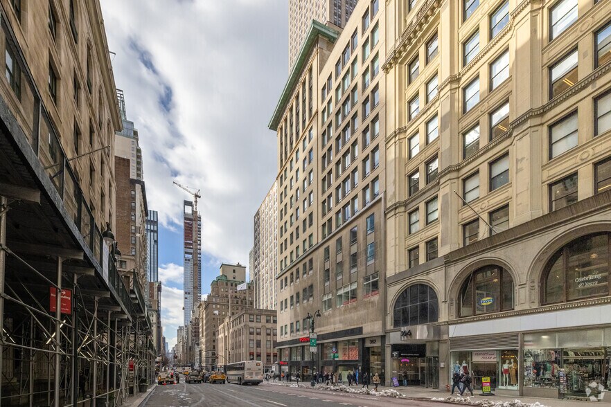 More Photos Of 358 Fifth Ave, New York Office For Lease