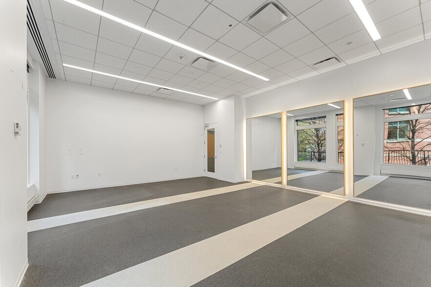 More Photos Of 2000 Duke St, Alexandria Office For Sale