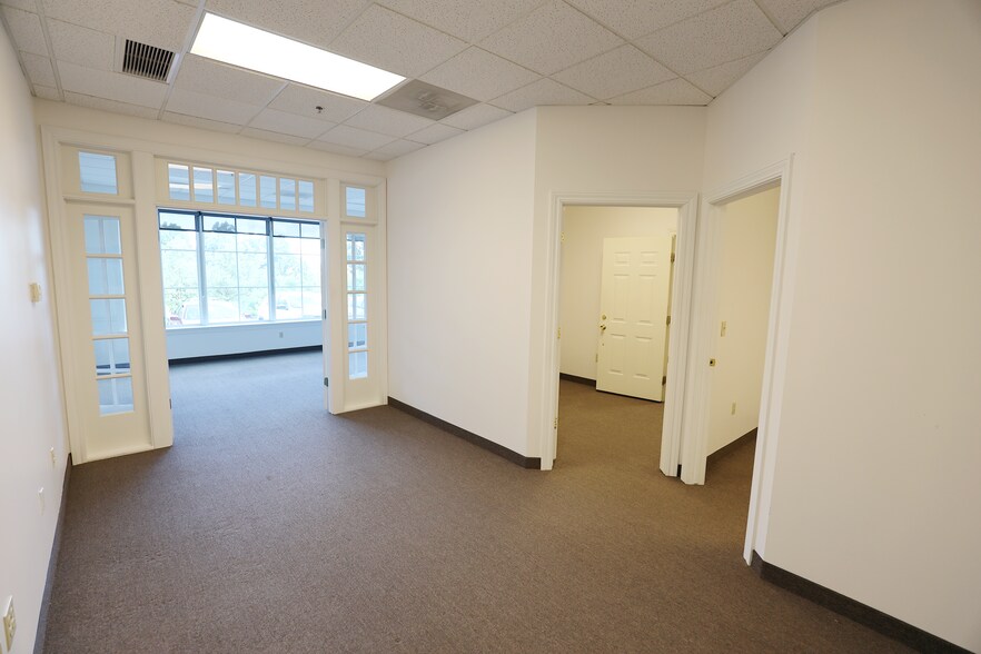 More Photos Of 50 Pearl Rd, Brunswick Office For Lease