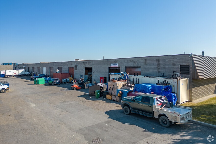 More Photos Of 5225 6th St NE, Calgary Warehouse For Lease