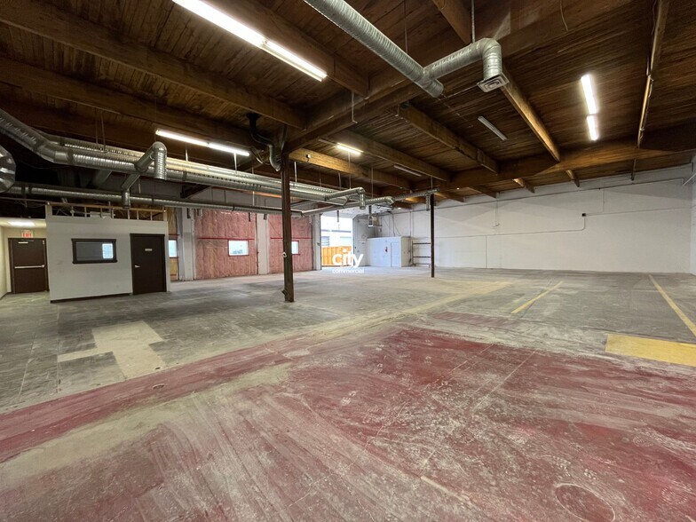 More Photos Of 7620 Yellowhead Trl NW, Edmonton Warehouse For Lease