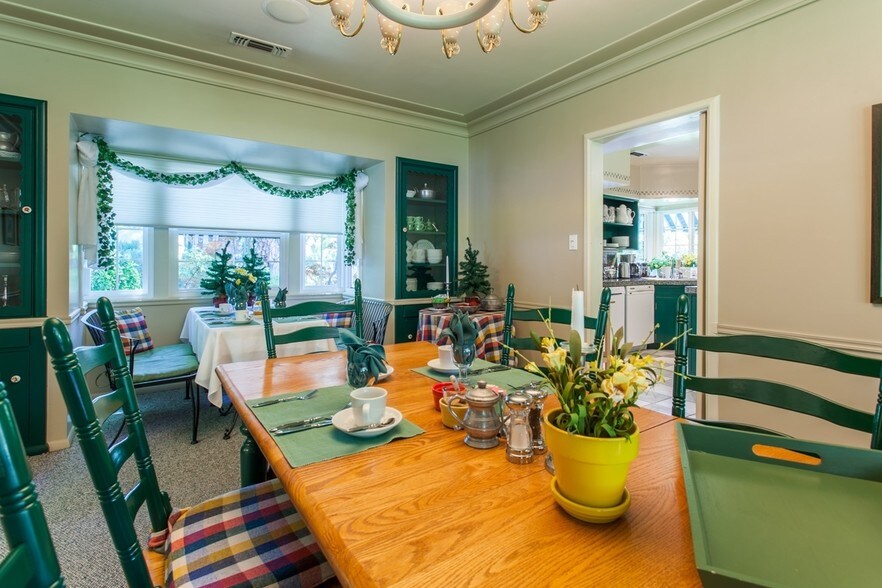 More Photos Of 376 W Yaney St, Bishop Hotel For Sale
