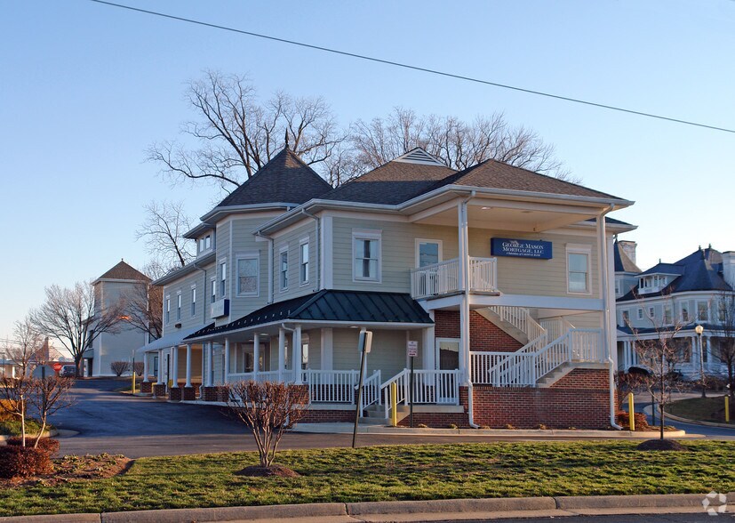 Primary Photo Of 606 S King St, Leesburg Office For Lease