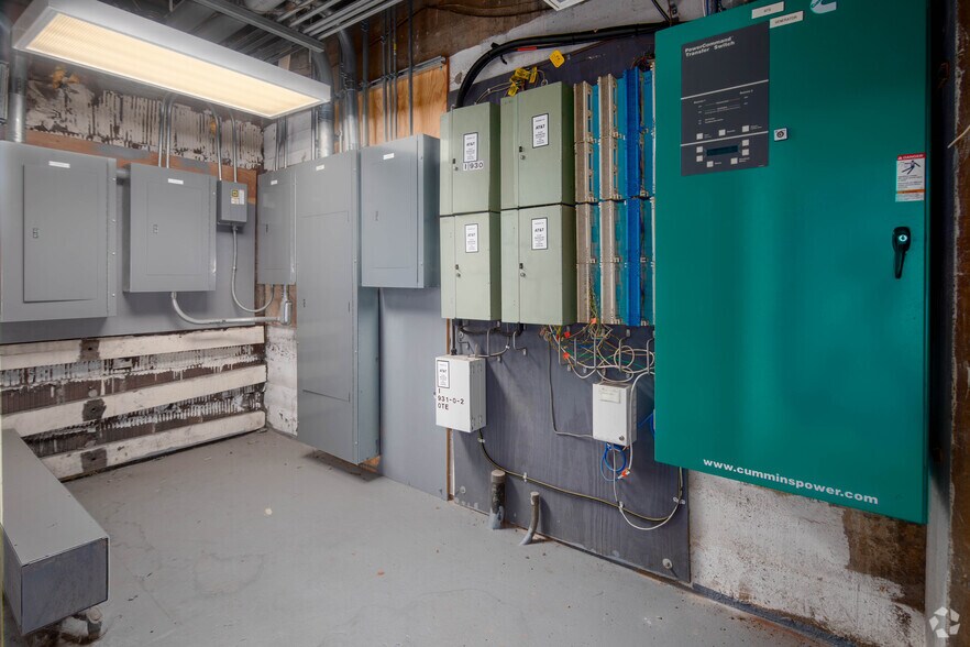 More Photos Of 931 Noble St, Anniston Office For Sale