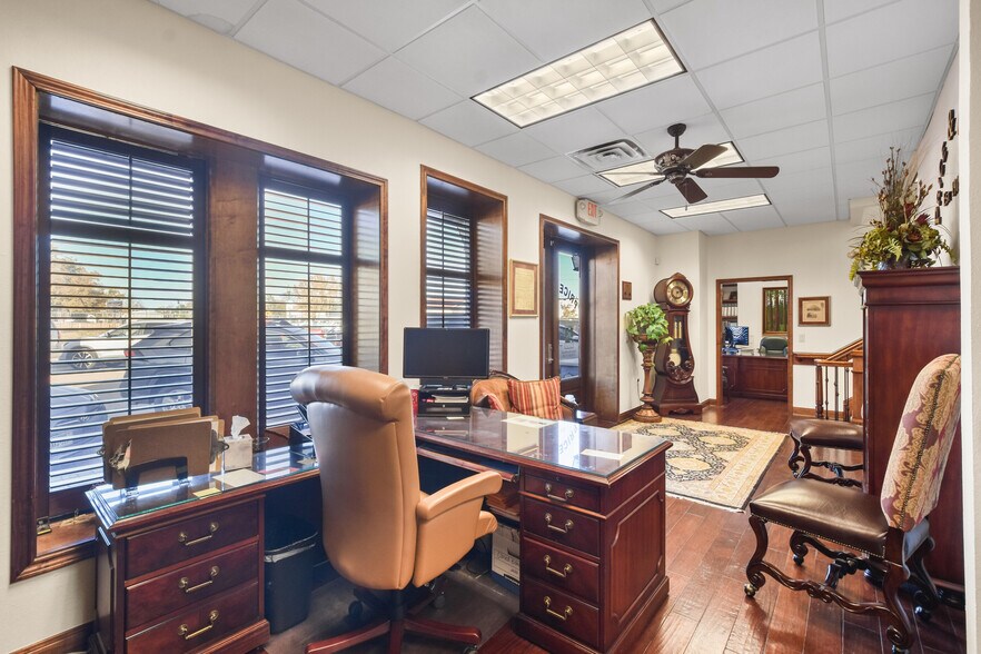 More Photos Of 101 Simonton St, Conroe Loft Creative Space For Lease