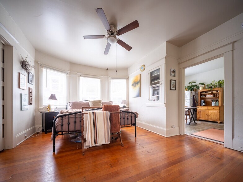 More Photos Of 3911 SE 28th Pl, Portland Apartments For Sale