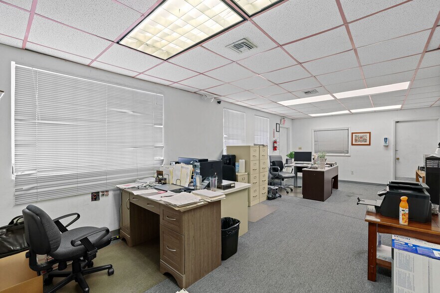 More Photos Of 695-699 W 17th St, Hialeah Warehouse For Sale