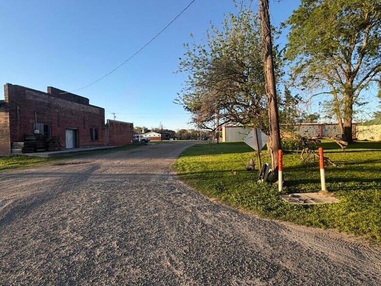 More Photos Of 206 E 2nd St, Deridder Industrial For Sale