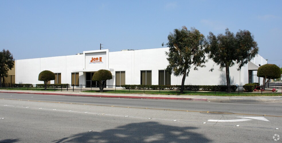 More Photos Of 16102 Gothard St, Huntington Beach Warehouse For Lease