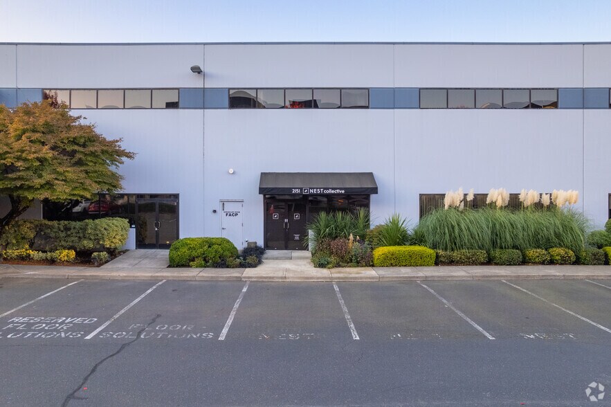 More Photos Of 2121-2181 NW Front Ave, Portland Flex For Lease