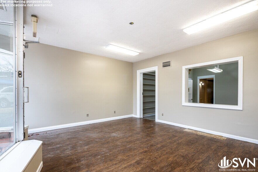 More Photos Of 1039 N Limestone, Lexington General Retail For Lease
