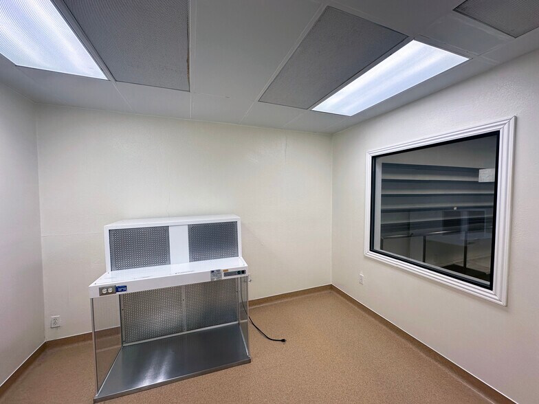 More Photos Of 212 W Magnolia Blvd, Burbank Light Distribution For Lease