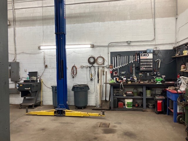 More Photos Of 1110 Island Ave, McKees Rocks Warehouse For Lease