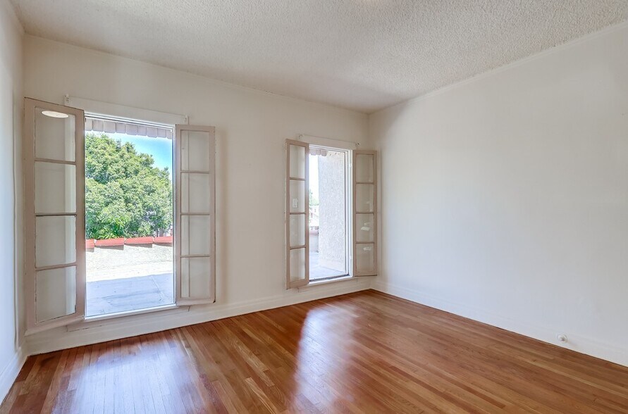 More Photos Of 833 N Ridgewood Pl, Los Angeles Apartments For Sale