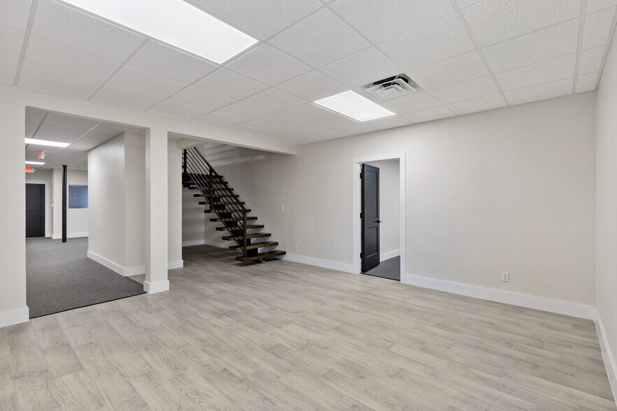 More Photos Of 4200-4202 Wiley Post Rd, Addison Warehouse For Lease