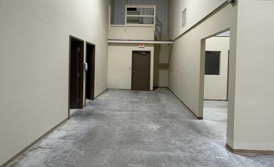 More Photos Of 10203B 123 St, Grande Prairie Warehouse For Lease