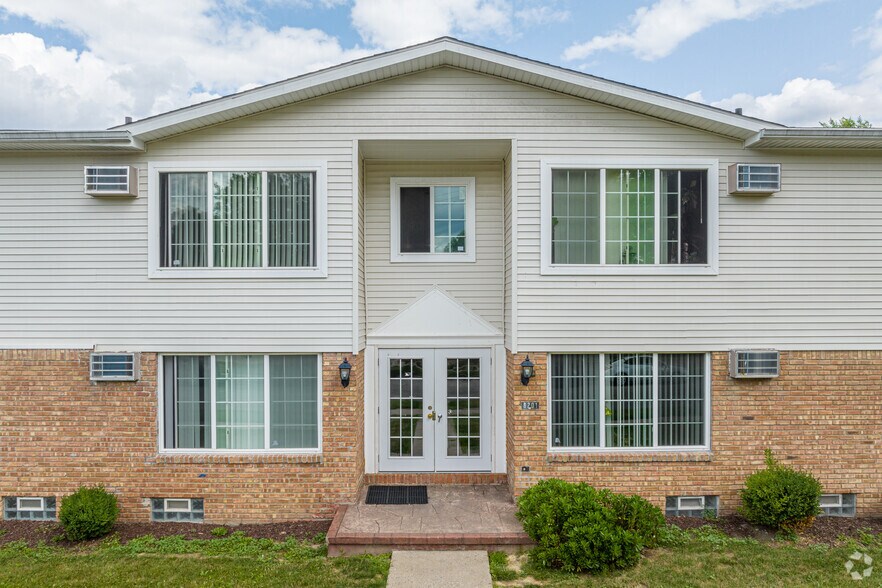 More Photos Of 6129-6201 Beechfield Dr, Lansing Apartments For Sale