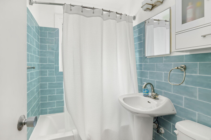 More Photos Of 9022 Midnight Pass Rd, Sarasota Apartments For Sale