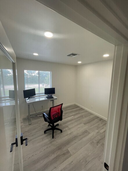 More Photos Of 1202 Lakeway Dr, Lakeway Office For Lease