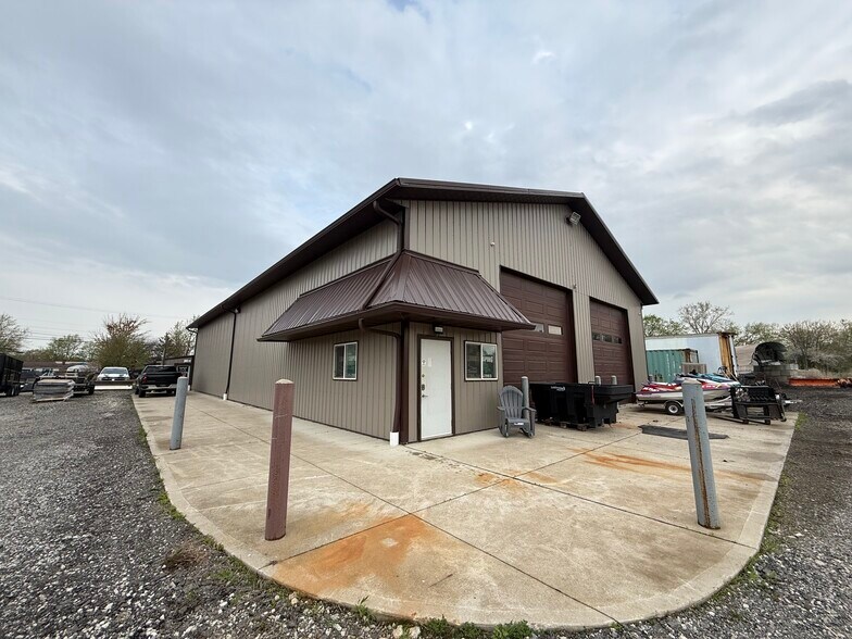 Primary Photo Of 12010 Telegraph Rd, Carleton Warehouse For Lease