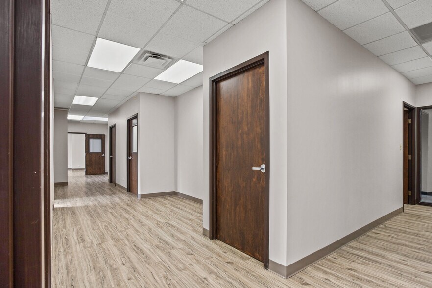 More Photos Of 10579 Bradford Rd, Littleton Medical For Lease