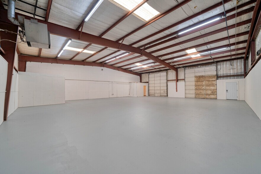 More Photos Of 517 Delia Dr, Longview Warehouse For Lease