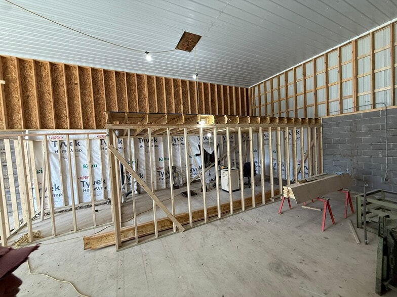 More Photos Of 1015 Trenton Ave, Uhrichsville Industrial For Sale