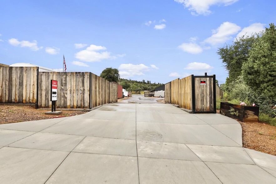 More Photos Of 104 W Phoenix St, Payson Industrial For Sale