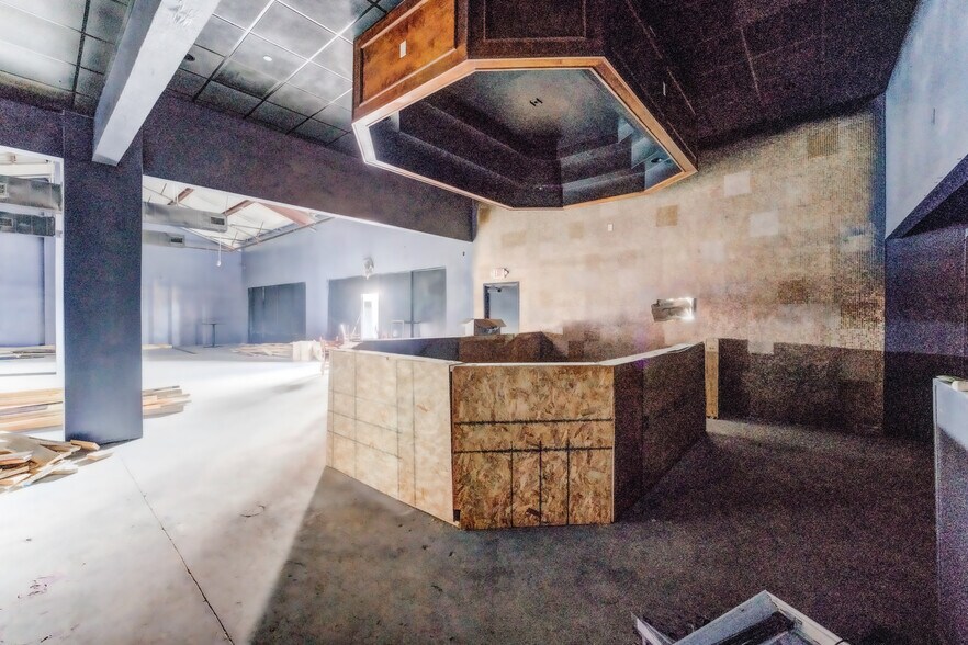 More Photos Of 324 Fm-1960 Rd, Houston General Retail For Sale